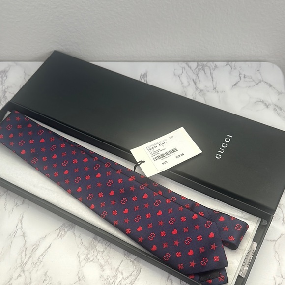 NWT Gucci Men's Navy and Red Patterned Tie - Picture 1 of 6